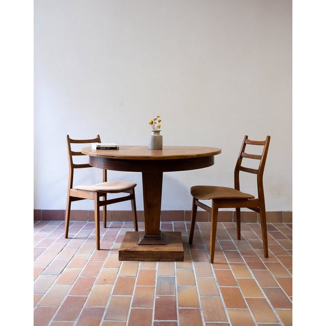 Mposante table à manger Romy N°1465 - Bon état Couleur marron <span itemprop=