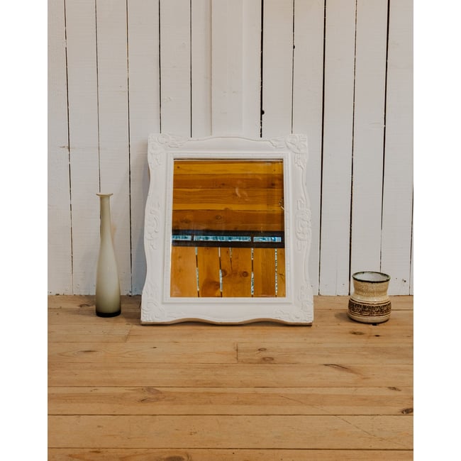 Miroir en bois blanc Georges N°1526 - Bon état Couleur blanc <span itemprop=
