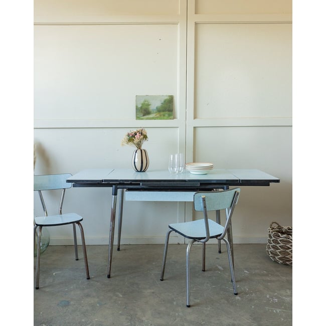 Table à manger en formica Karla N°1272 - Bon état Couleur bleu clair <span itemprop=