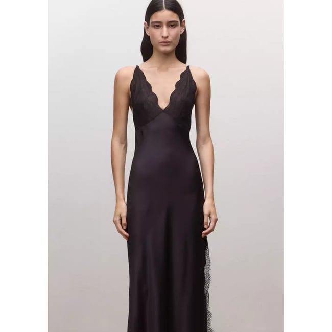 Robe dentelle ouverture bordeaux <span itemprop=