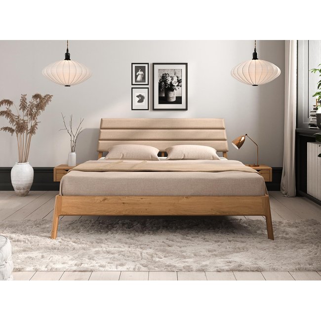 Lit chêne massif avec tête de lit tapissée et chevets intégrés, SOLENE Couleur marron clair <span itemprop=