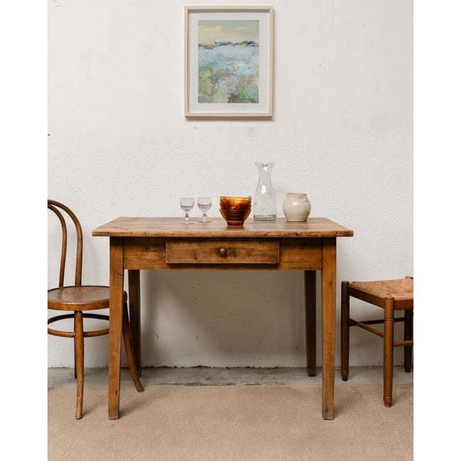 Table à manger en bois Romy N°1406 - Bon état Couleur bois foncé <span itemprop=