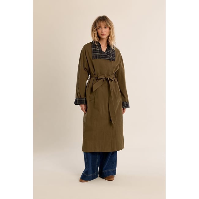 Trench long, détail carreaux marron <span itemprop=