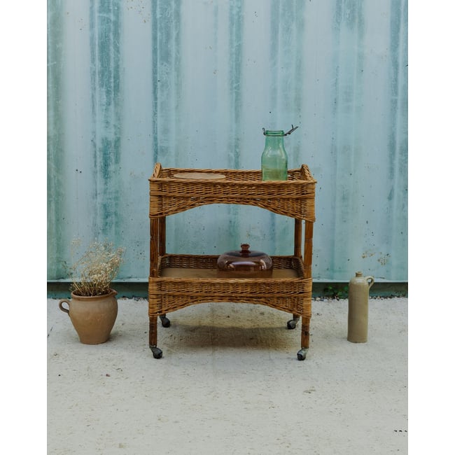 Desserte en rotin Henriette N°218 - Bon état Couleur bois clair <span itemprop=