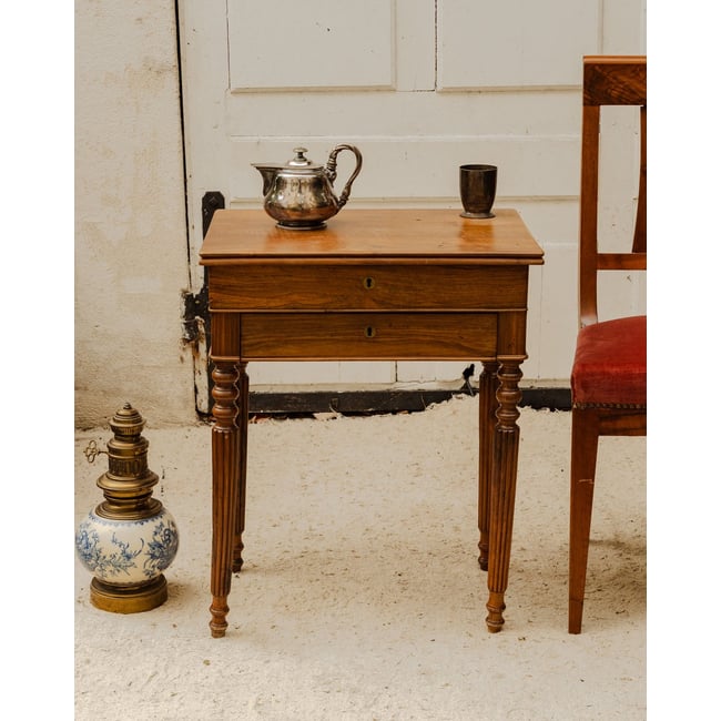 Travailleuse en bois Brigitte N°376 - Bon état Couleur bois foncé <span itemprop=