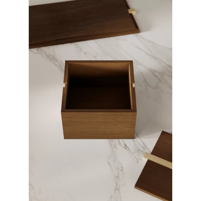 Boîte carrée en bois bicolore de taille moyenne Couleur marron <span itemprop=