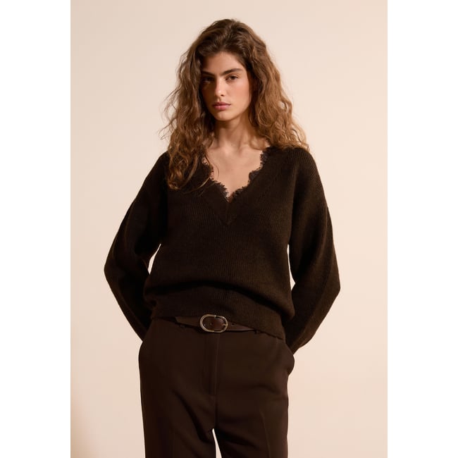 Pull avec détails dentelle SHERILE chocolat <span itemprop=