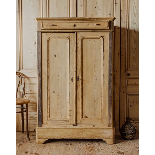 Armoire en bois Blandine N°439 - Bon état Couleur bois clair <span itemprop=