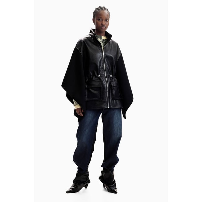 Poncho effet cuir noir <span itemprop=