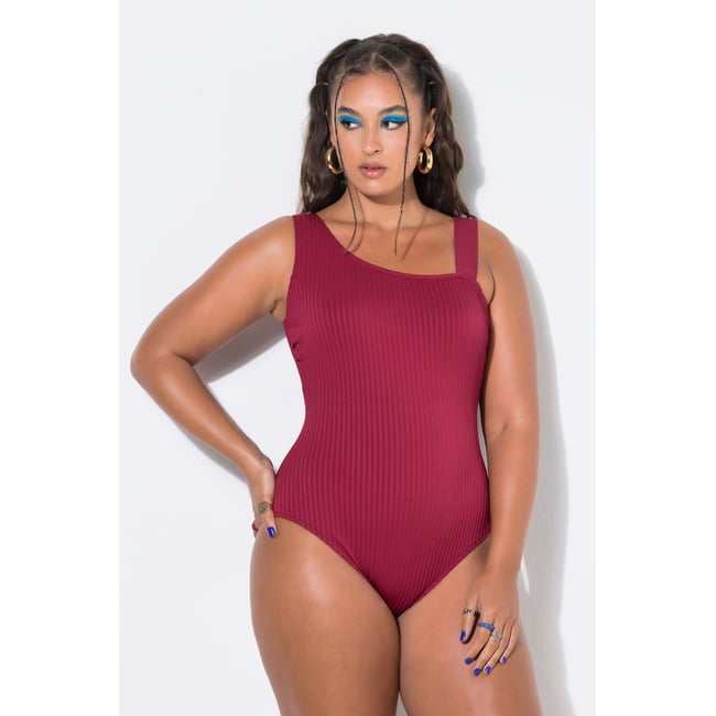 Maillot de bain à bonnets souples. Effet rouge vin <span itemprop=