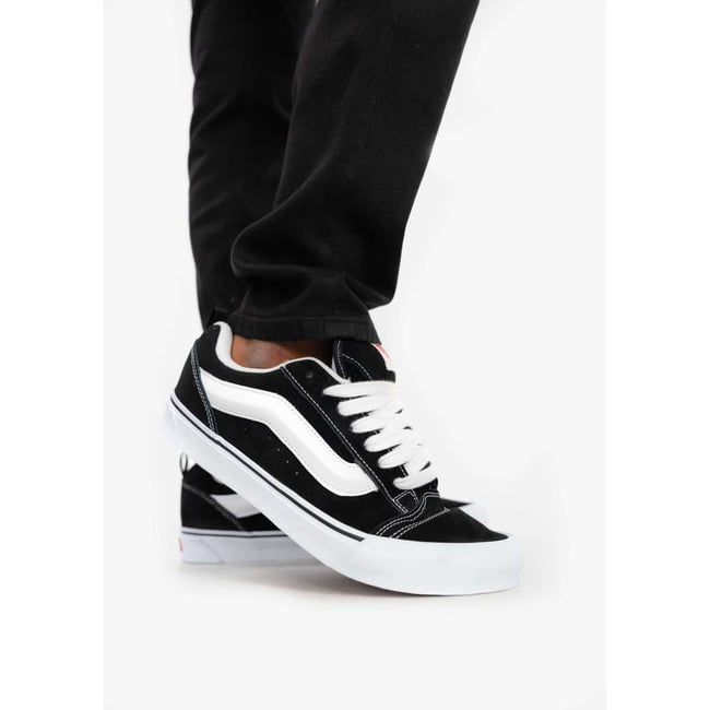 Baskets basses KNU SKOOL cuir noires <span itemprop=