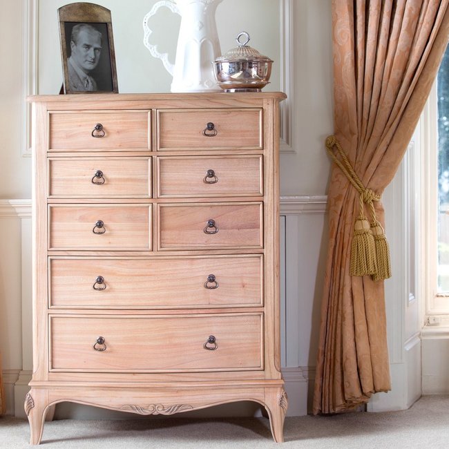 Grande commode de chambre style classique chic en bois 8 tiroirs 88 x 119 cm BLOIS Couleur bois naturel <span itemprop=