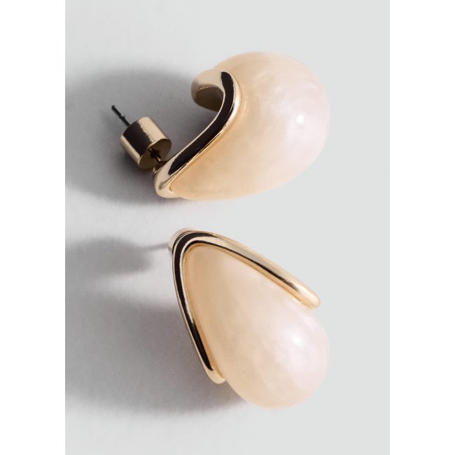 Boucles d'oreilles goutte résine beige <span itemprop=