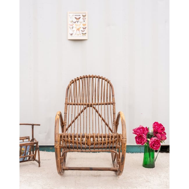 Rocking-chair en rotin Alibert N°90 - Bon état Couleur bois foncé <span itemprop=