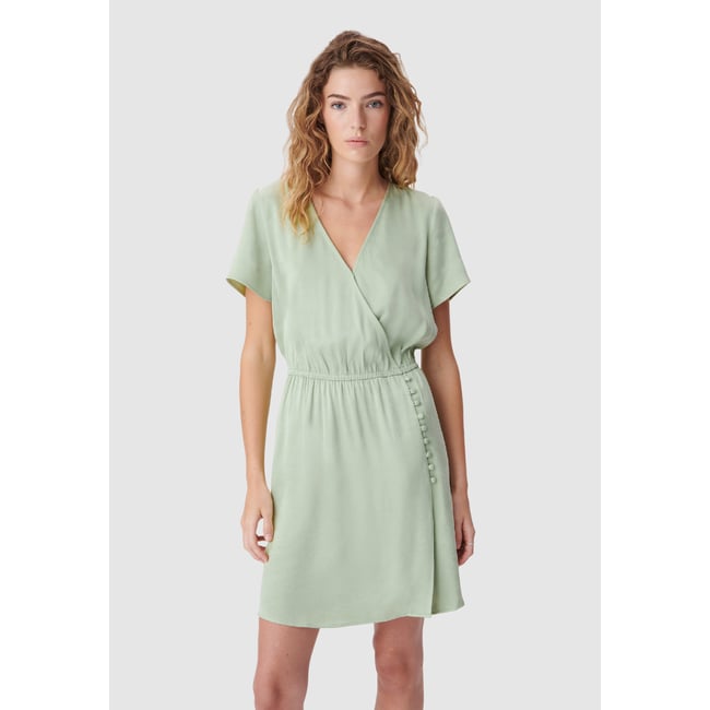 Robe courte forme cache-coeur avocado <span itemprop=