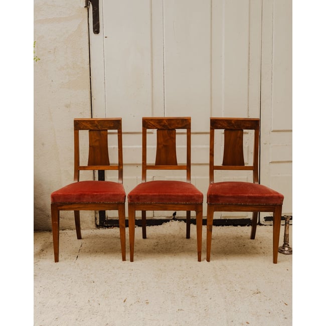 Lot de 3 chaises en bois et tissu rouge Claude N°1705 - Bon état Couleur bois foncé <span itemprop=