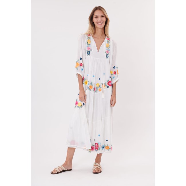 Robe longue ample brodée à manches 3/4 SELFIE blanc <span itemprop=
