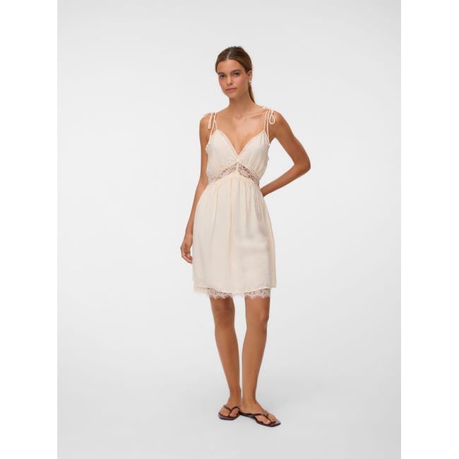 Robe ecru <span itemprop=