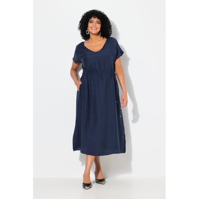 Robe maxi sans manches. Décolleté V. Cordon univers <span itemprop=