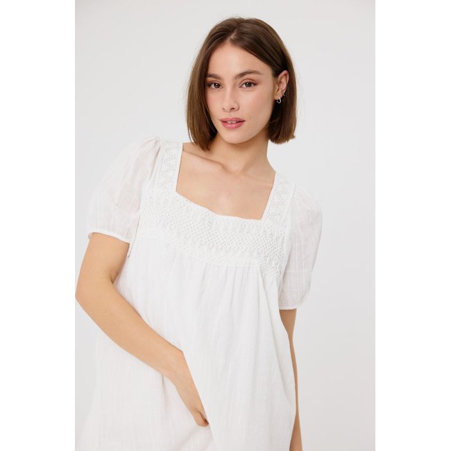 Robe intemporelle au design minimaliste EMERSON beige <span itemprop=
