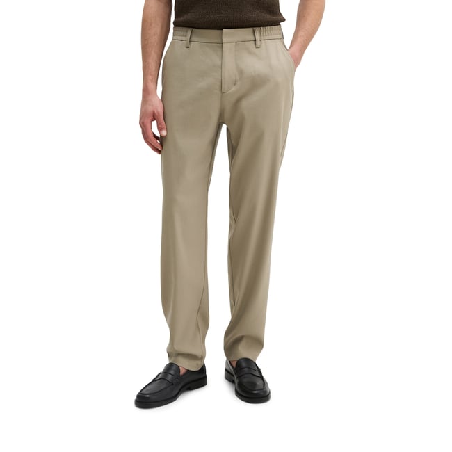 Chino modèle Belsbo Jogger relaxed en lin fonctionnel doux beige <span itemprop=