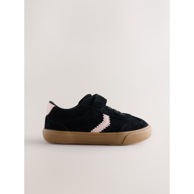 Baskets à scratch noir <span itemprop=