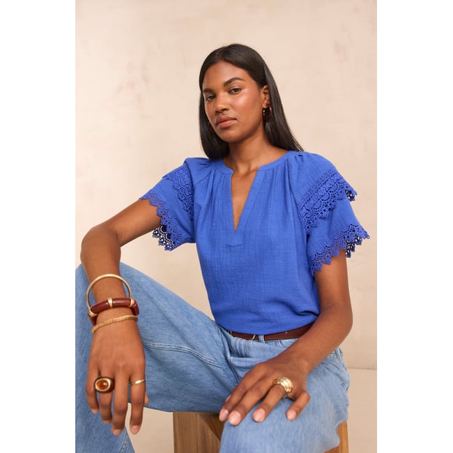 Chemisier à manches courtes brodées en coton MATHIS bleu roi <span itemprop=
