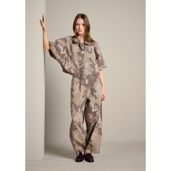 Veste ample camouflage khaki <span itemprop=