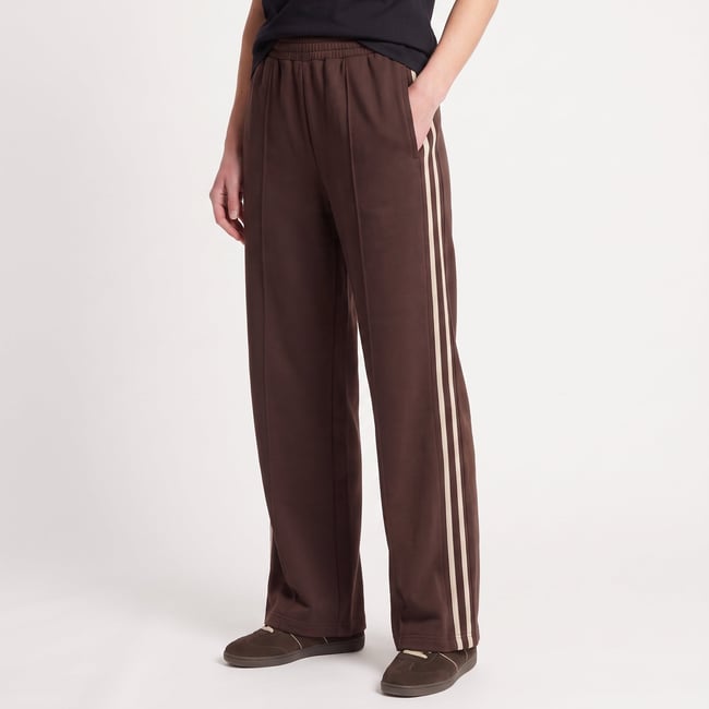 Pantalon droite avec taille élastiquée et bandes contrastées sur les côtés ERERIE marron <span itemprop=