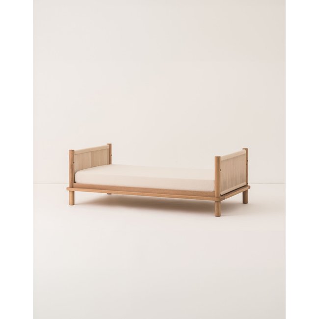 Lit junior en bois de chêne massif LATITUDE Couleur oak wood <span itemprop=