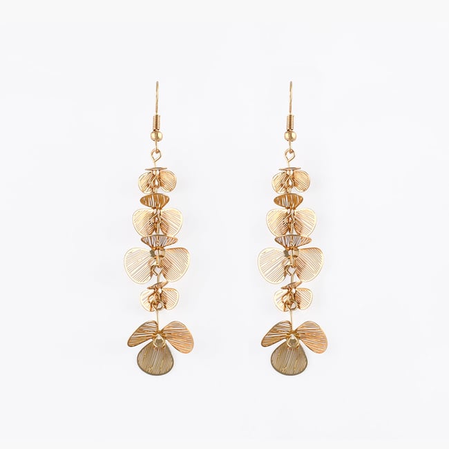 Longues boucles d'oreilles à pétales en filigrane doré doré <span itemprop=