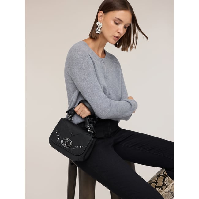 Sac à bandoulière avec clous noir <span itemprop=