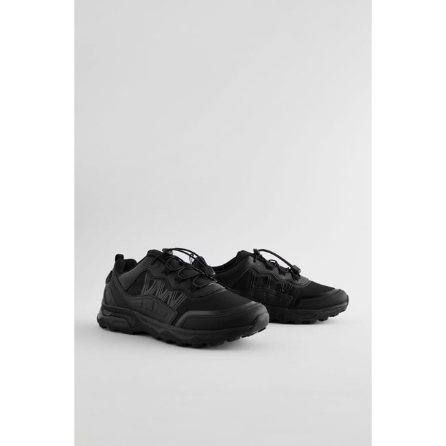 Baskets à lacets élastiques noir <span itemprop=