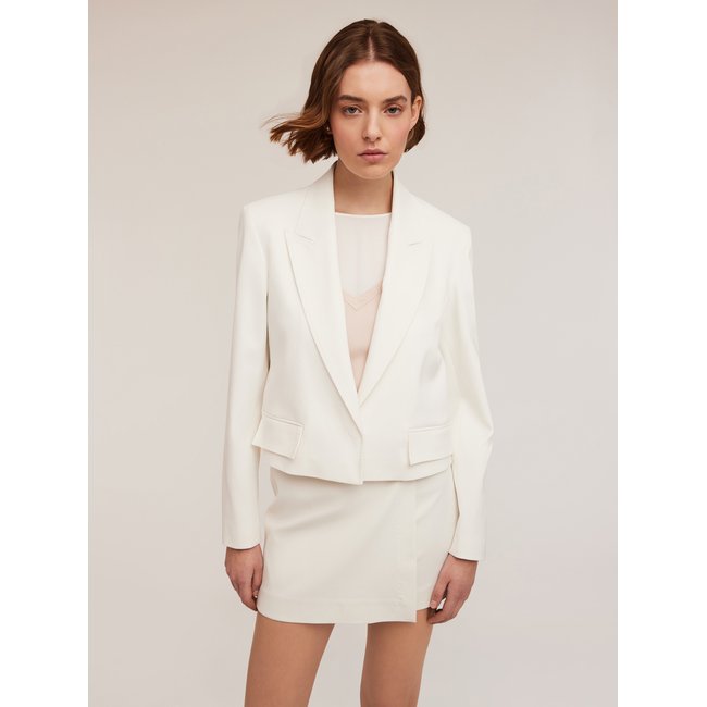Blazer corta sartoriale in cotone misto viscosa con fodera interna tono su tono blanc <span itemprop=