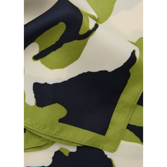 Foulard satiné imprimé à fleurs vert <span itemprop=