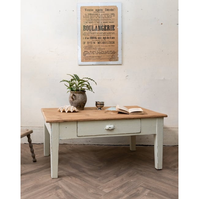 Table basse en bois Léonie N°1608 - Bon état Couleur bois clair <span itemprop=