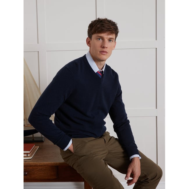 Pull col V  - Collection Cachemire bleu fonce uni <span itemprop=