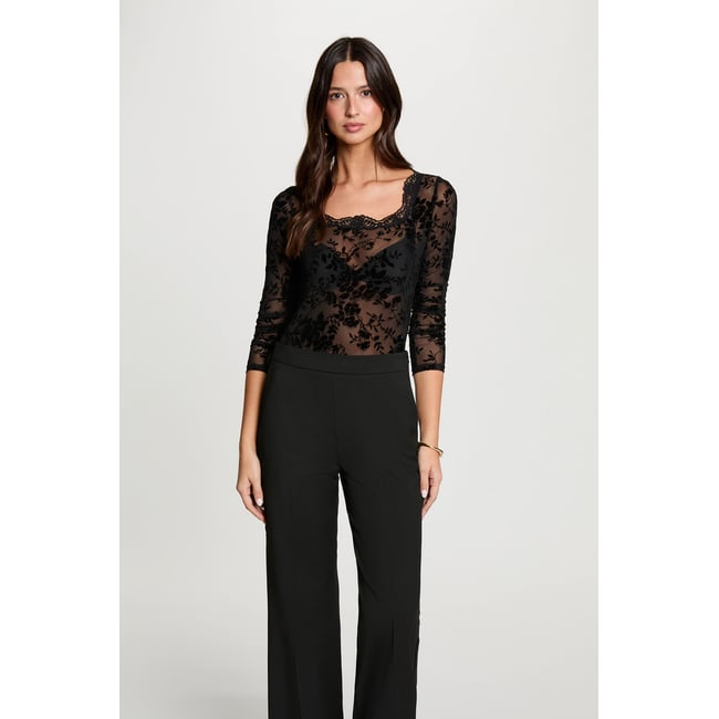 T-shirt dentelle col coeur noir <span itemprop=
