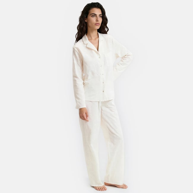 Pyjama brodé en coton ivoire <span itemprop=