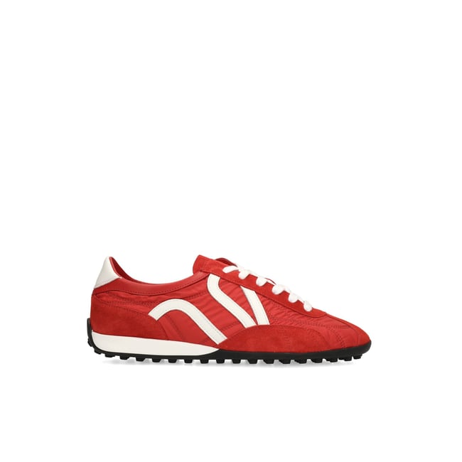Baskets en daim rouge <span itemprop=