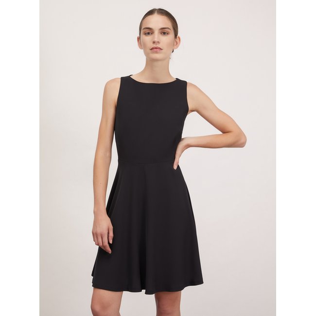 Mini robe sans manches en tissu crêpe teinte unie noir <span itemprop=