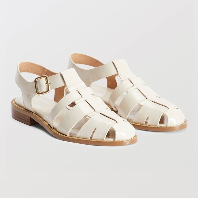 Sandales en cuir ecru <span itemprop=
