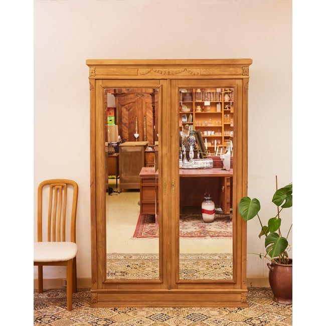 Vitrine en bois sablé Victoria N°1334 - Bon état Couleur bois clair <span itemprop=