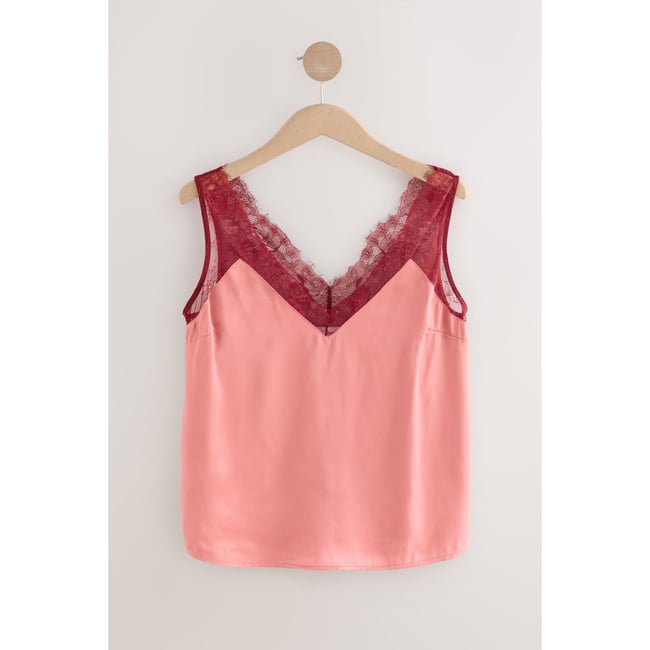Caraco en satin bordé de dentelle rose mauve <span itemprop=