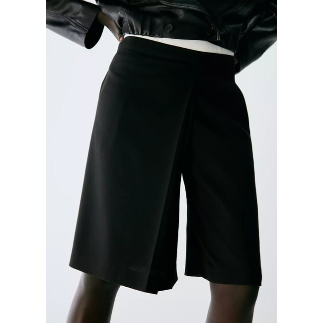 Jupe short noir <span itemprop=