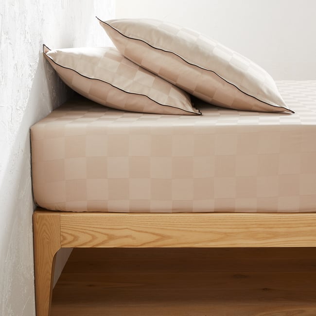 Victor Checkerboard Washed Cotton Satin Fitted Sheet, pebbles, LA REDOUTE INTERIEURS