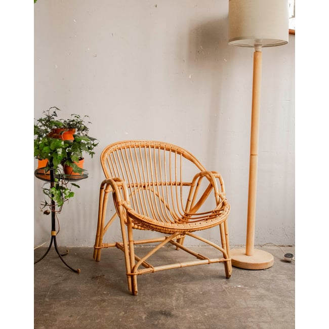 Fauteuil en rotin au style bohème Ernest N°947 - Bon état Couleur bois clair <span itemprop=
