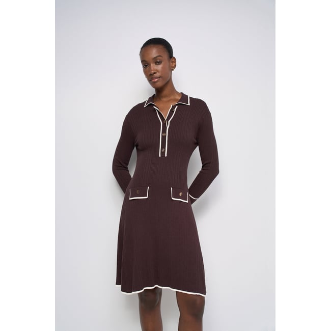 ROBE COURTE EN MAILLE STYLE POLO marron <span itemprop=