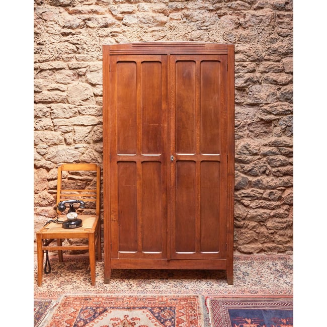 Armoire en bois Blandine N°465 - Bon état Couleur bois foncé <span itemprop=