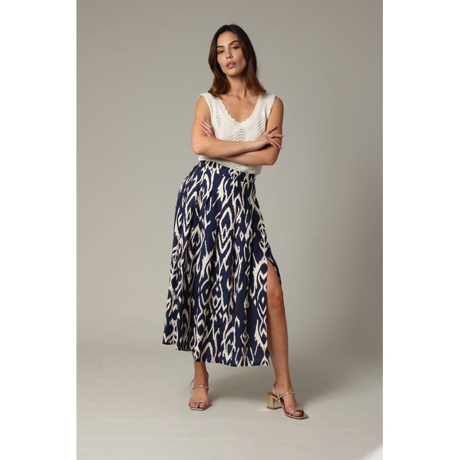 Jupe midi en viscose avec motifs ethniques et taille élastiquée ILLIA marine <span itemprop=